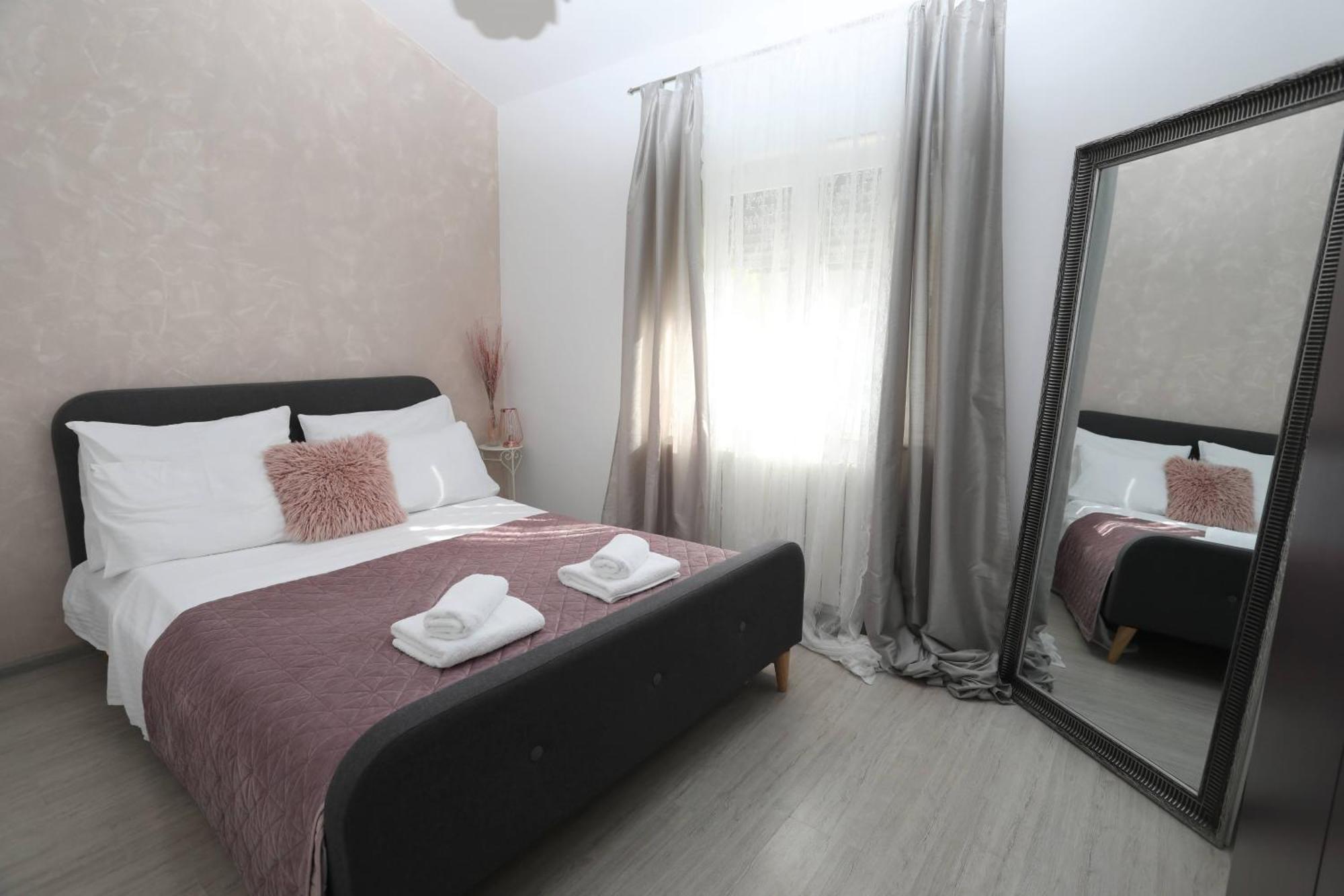 Apartman Debora Sa Privatnim Bazenom Pula Exterior photo