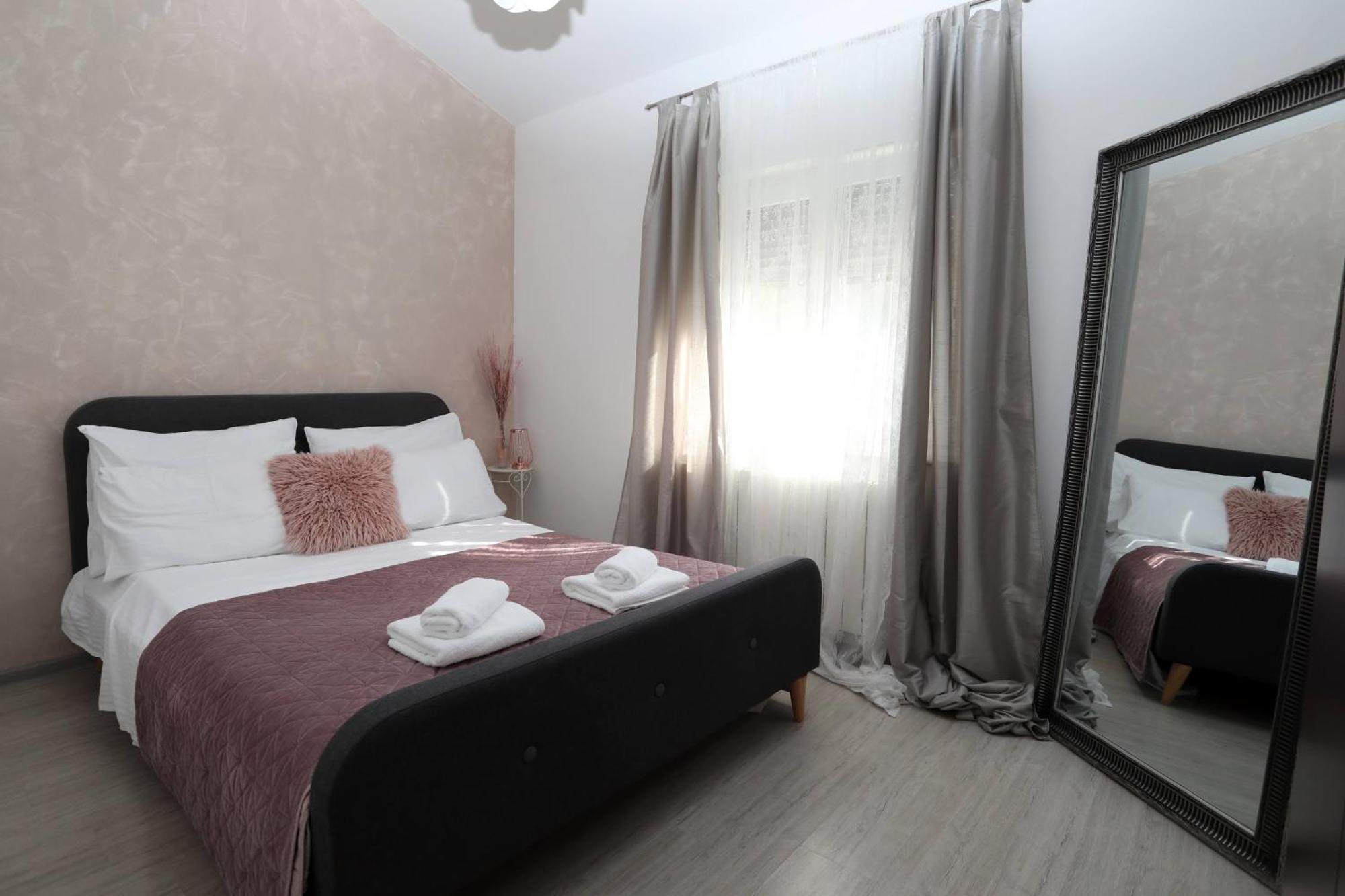 Apartman Debora Sa Privatnim Bazenom Pula Exterior photo