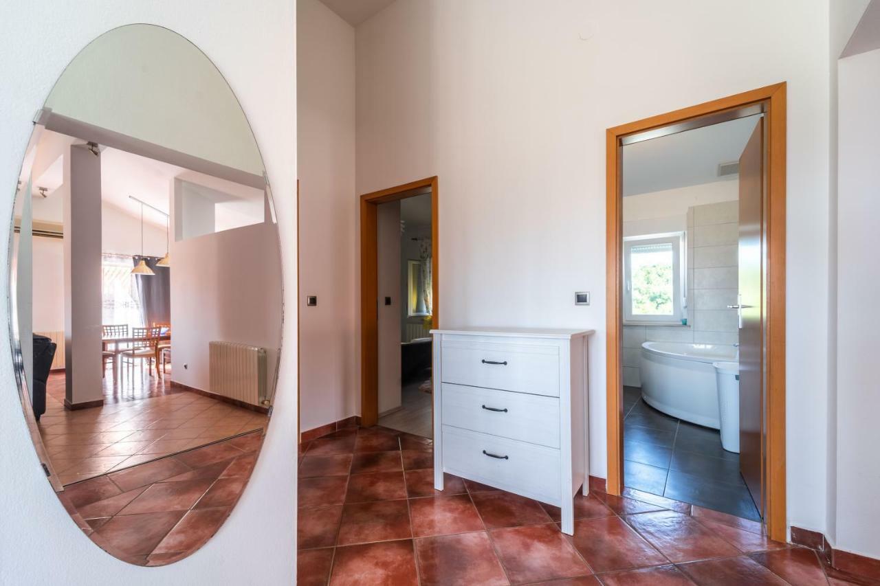 Apartman Debora Sa Privatnim Bazenom Pula Exterior photo
