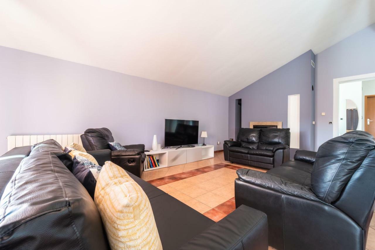 Apartman Debora Sa Privatnim Bazenom Pula Exterior photo